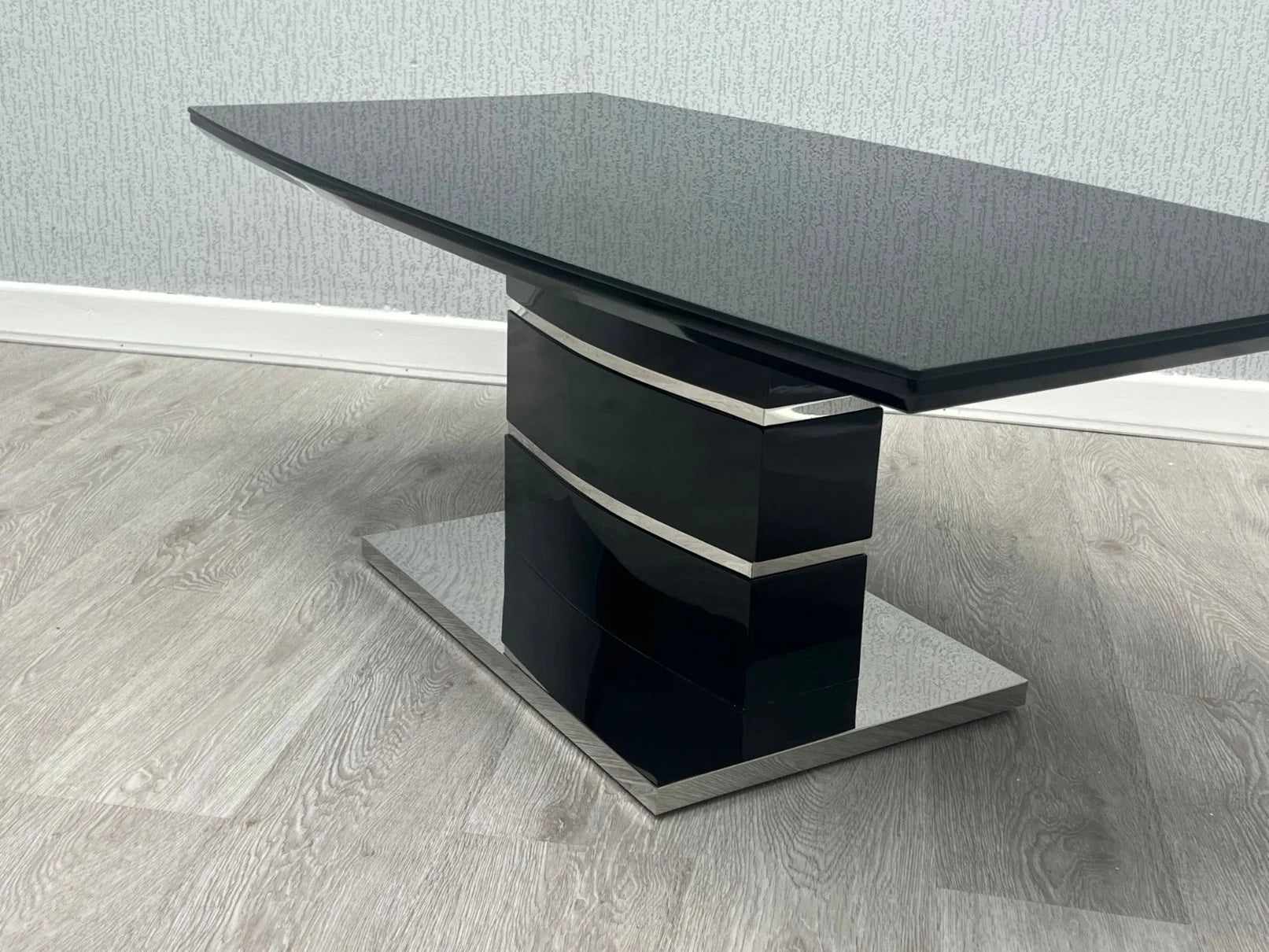 Black Milan coffee table with wood construction and elegant glass surface